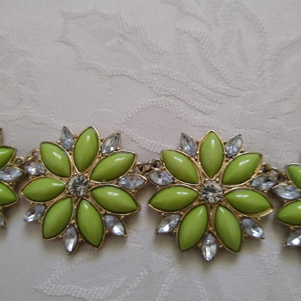 Green flowers crystals collar - Picture 3 of 5